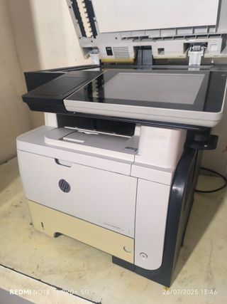 Impresora HP LaserJet 500 MFP M525
