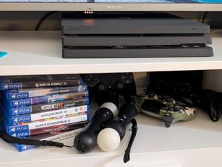 PS4 Pro + PSVR completo + 3 mandos + juegos + base