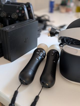 PS4 Pro + PSVR completo + 3 mandos + juegos + base