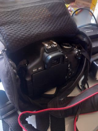 Canon EOS Rebel T3i + Trípode