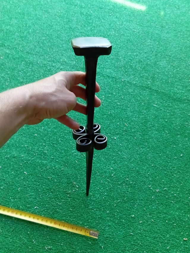 Yunque ó bigornia antiguo de herrero