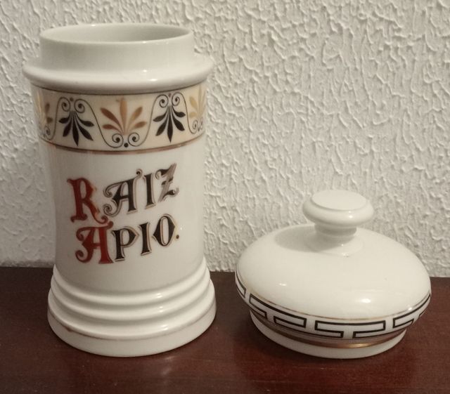 Albarelo antiguo. Decoración vintage