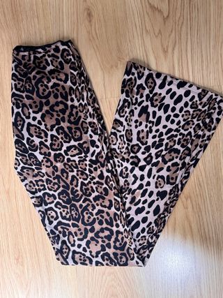 Leggins acampanados animal print. Talla L. Zara.