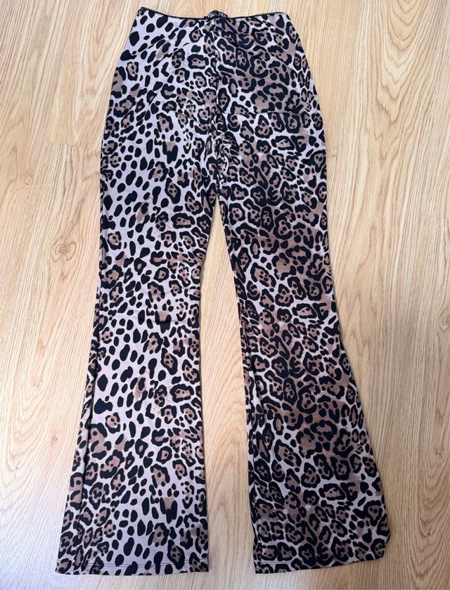 Leggins acampanados animal print. Talla L. Zara.