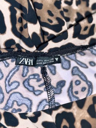 Leggins acampanados animal print. Talla L. Zara.