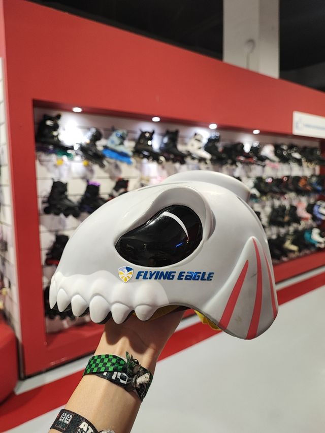 Casco FLYING EAGLE KT Shark 2hand 48-54cm
