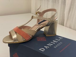 Sandalias DANIELA SHOES doradas y salmón
