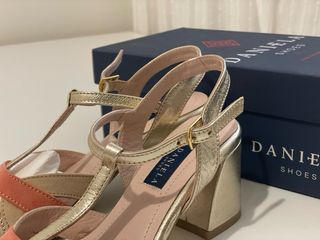 Sandalias DANIELA SHOES doradas y salmón