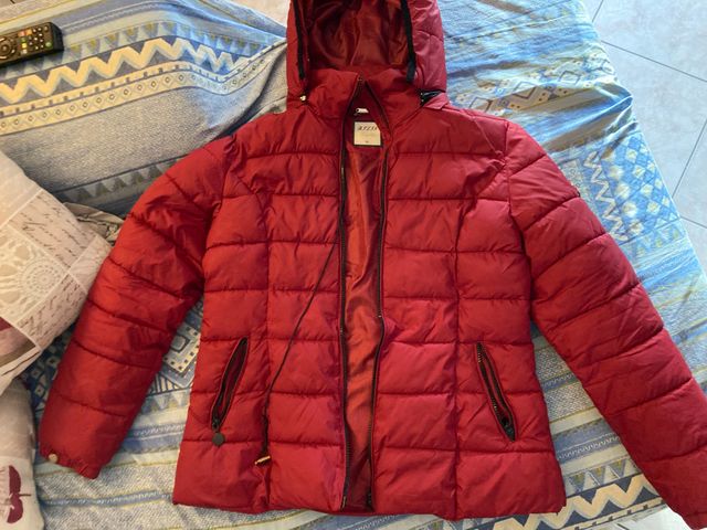 Giubbino invernale rosso taglia M .