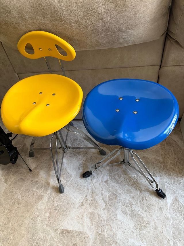 Taburete Yasu Sasamoto azul