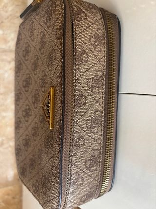 Bolso Guess marrón dorado
