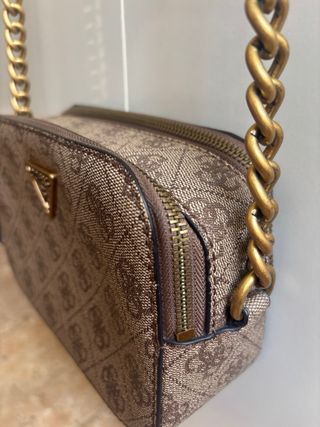 Bolso Guess marrón dorado