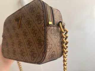 Bolso Guess marrón dorado