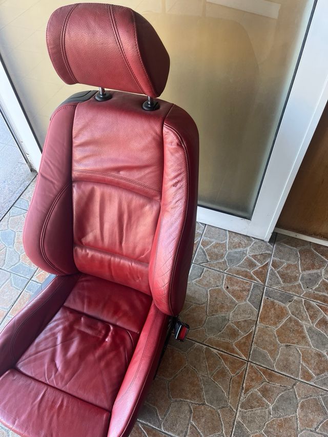 Banco BMW E92 Vermelho (Direito).