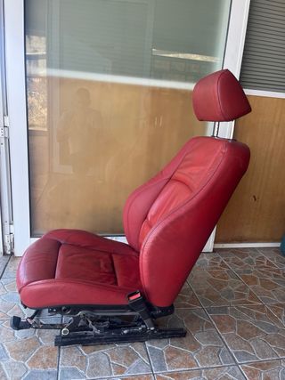 Banco BMW E92 Vermelho (Direito).