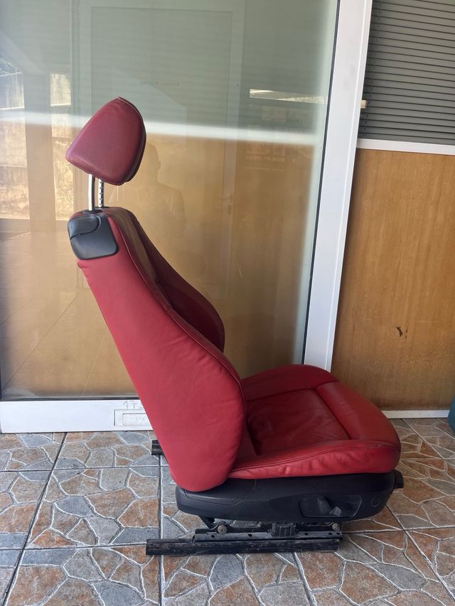 Banco BMW E92 Vermelho (Direito).