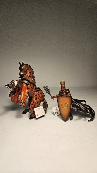 Coppia di Cavalieri Medioevali di Papo Weapon Mast