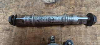 Abraçadeira Campagnolo + Eixo Zeus