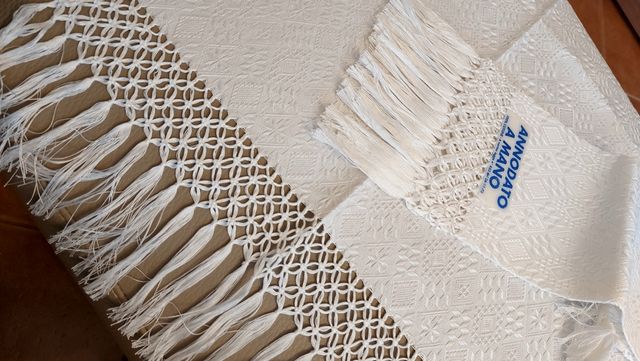 Asciugamani  antico lavorato con intrecci