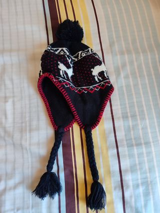 Gorra lana negra y roja