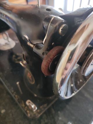 Máquina de coser Alfa antigua