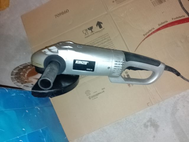 Amoladora Kinzo 2200W - herramienta