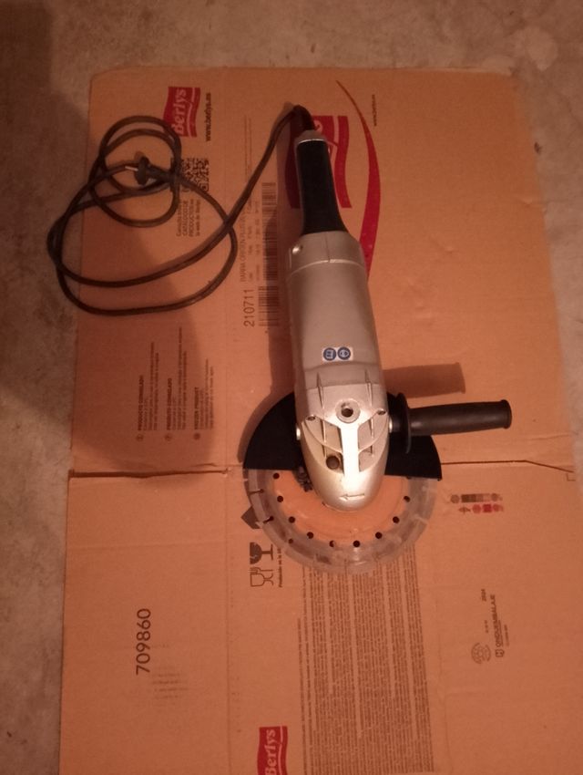 Amoladora Kinzo 2200W - herramienta