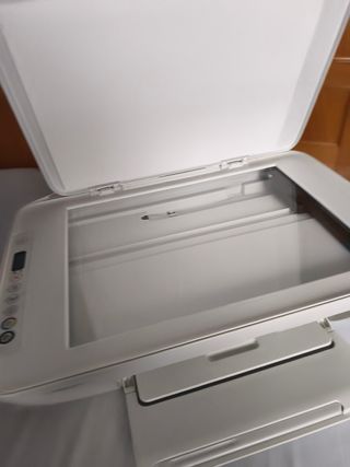 Impresora multifunción blanca HP