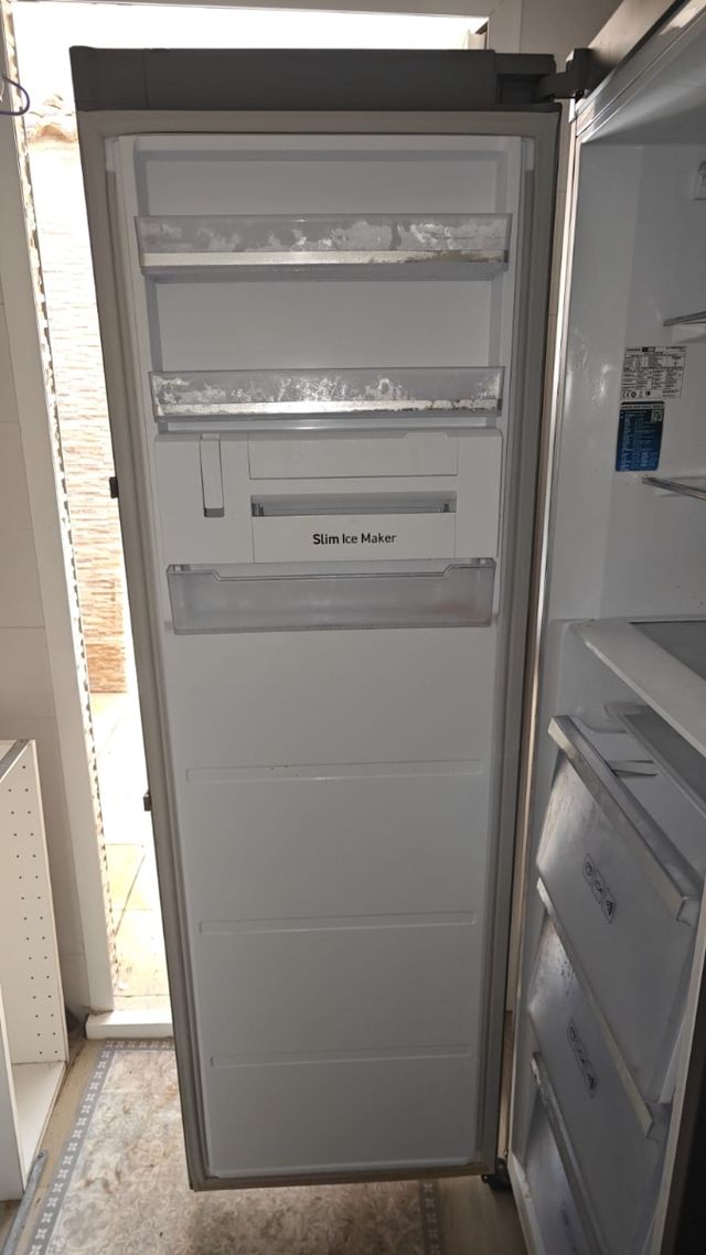 Congelador vertical Samsung RZ32M7135S9