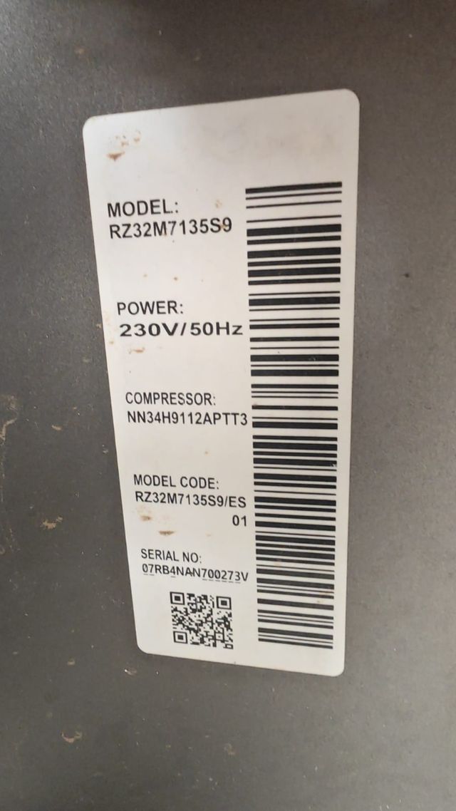 Congelador vertical Samsung RZ32M7135S9