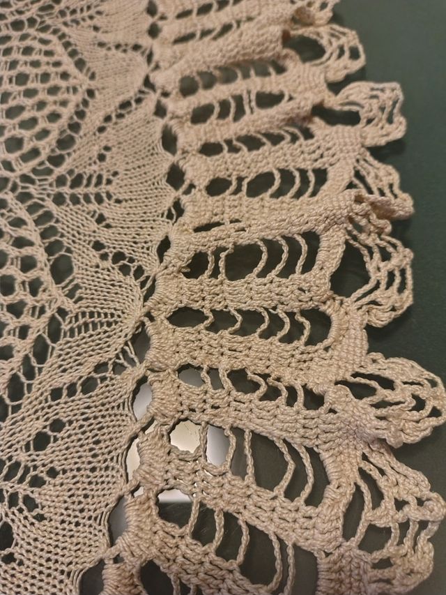 Tovaglia rotonda fatta all'uncinetto cotone beige