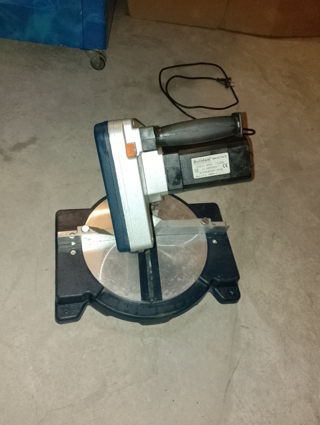 Sierra Ingletadora Builder BD210-1150