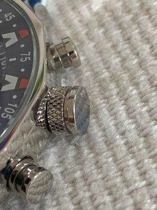 Orologio cronografo sportivo stile marinaresco. 