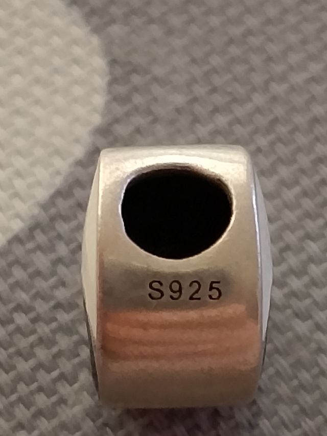 Charm Yin Yang Argento