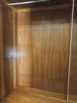 Cama madera  2 mesitas armario y comoda