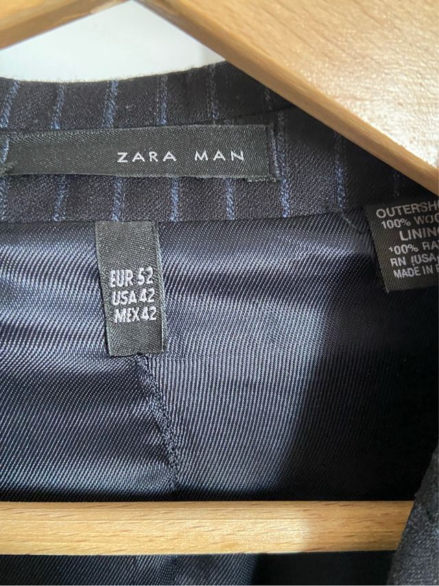 Traje Zara azul marino raya diplomática