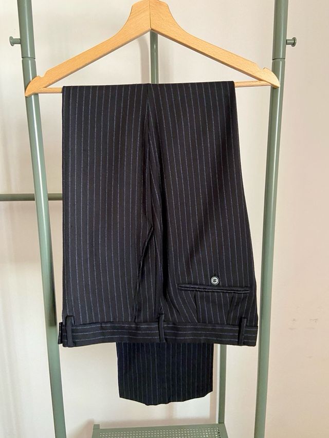 Traje Zara azul marino raya diplomática