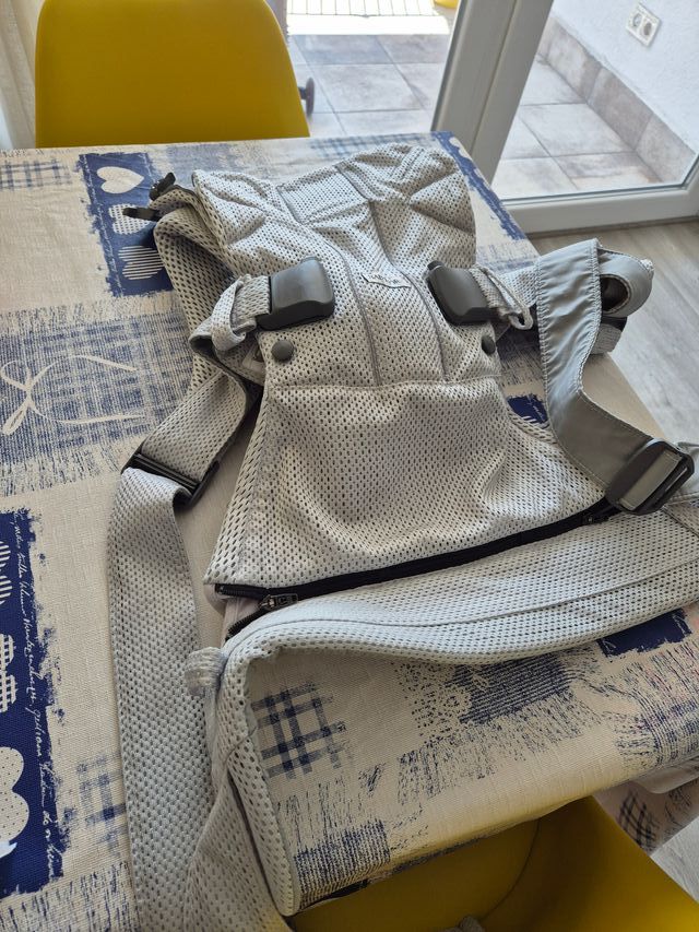 Portabebés Babybjörn One Air Gris Modelo TOP