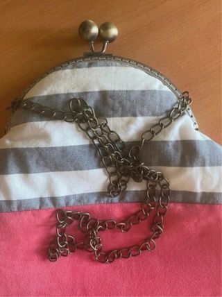 Bolso artesanal gris y rosa
