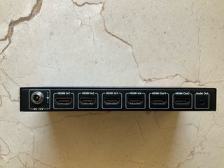 Matriz HDMI 4x2 UHD con mando IR
