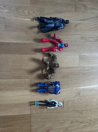 5 figuras acción: Batman, Spiderman...