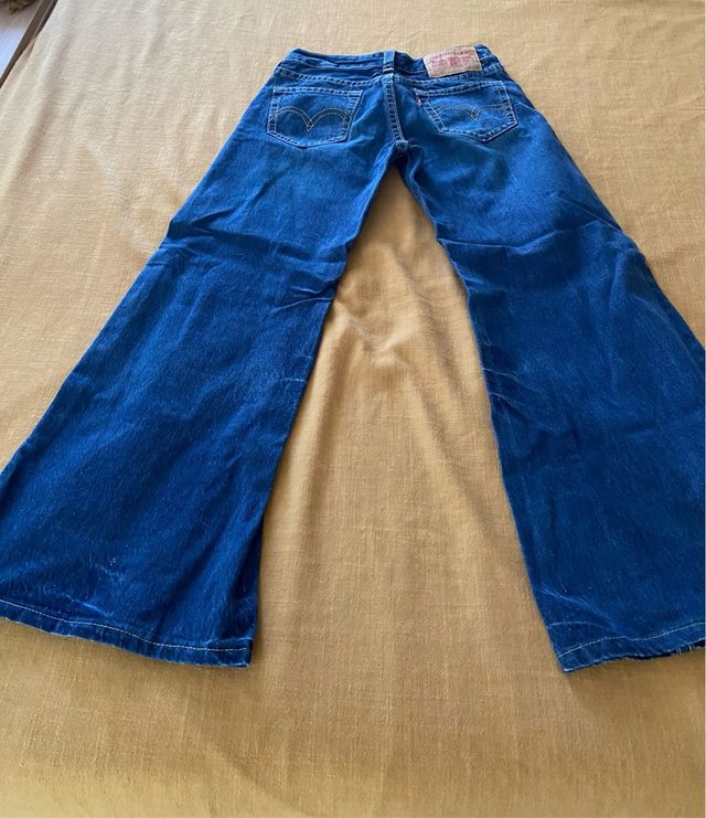 Vaqueros Levis acampanados, talla w28 l34