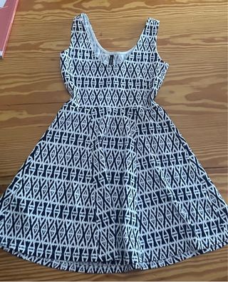 Vestido blanco y azul estampado