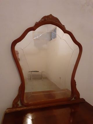 Comodín antiguo de madera
