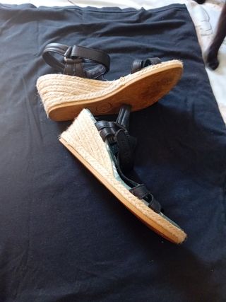Sandalias cuña negras