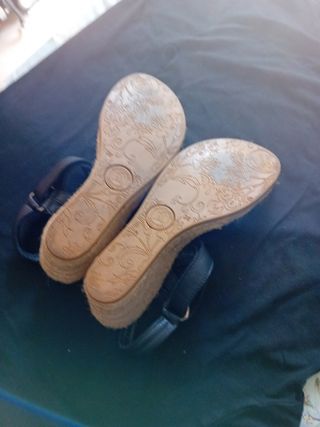 Sandalias cuña negras
