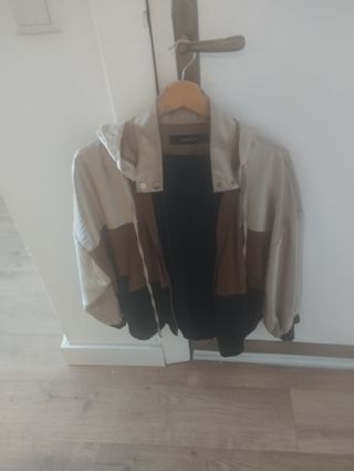 Chaqueta dorado, negro y marrón