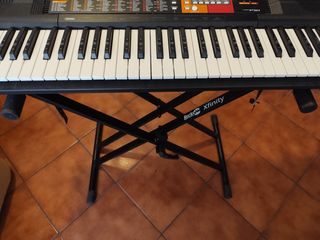 Yamaha PSR-F51 + Supporto RockJam Xfinity