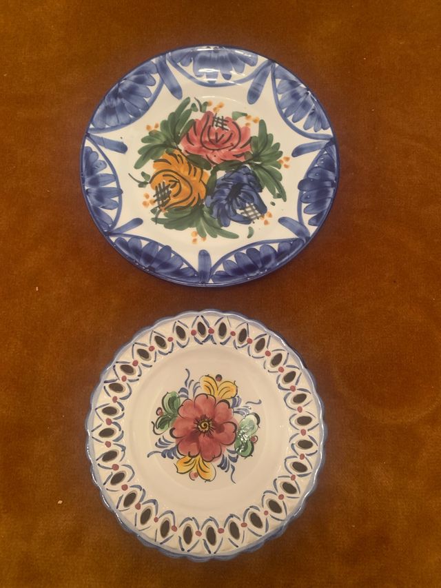 2 Platos Cerámica pintados a mano