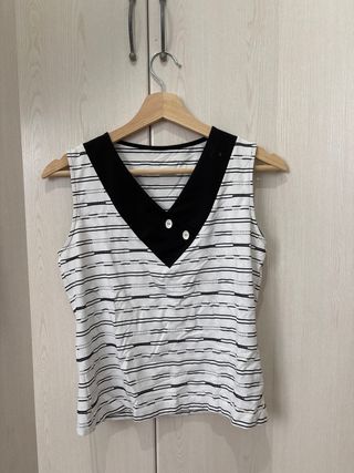 Top blanco y negro sin mangas